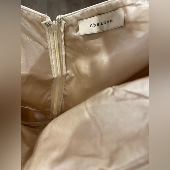 Cute evening dress worn once or twice. Very classy. Size M. - Picture 5 of 5